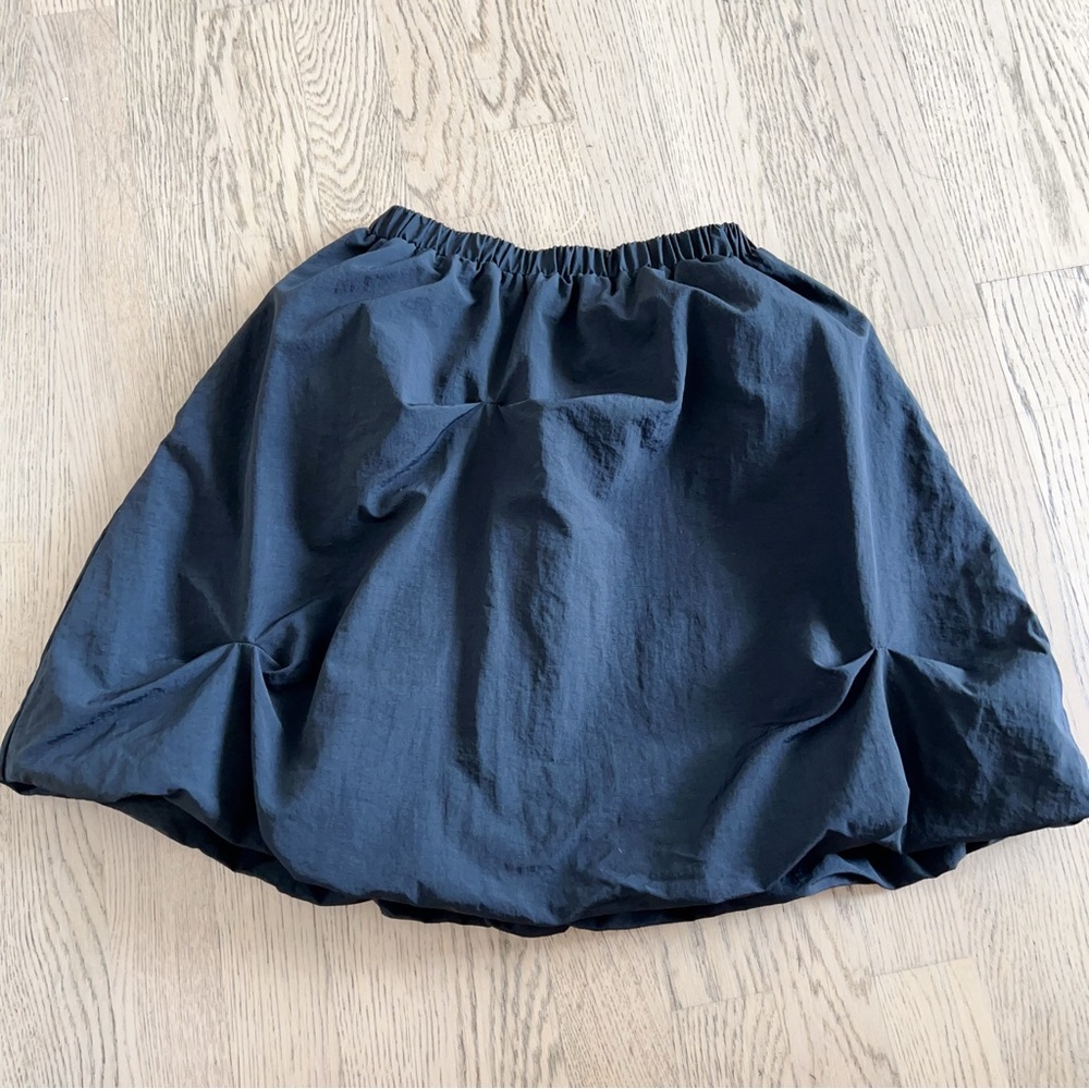 NEW！Black Bubble Hem Skirt with Ruffle Lining - Free Size